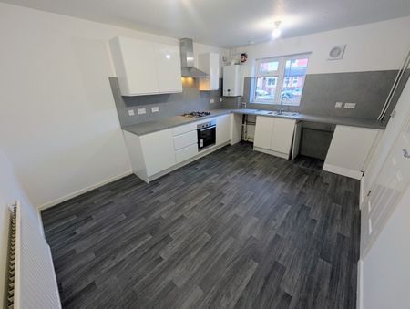 A 3 Bedroom Terraced - Photo 5