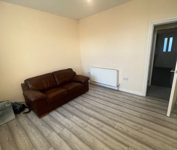5 Bed Terraced House, Chippinghouse Road, S8 - Photo 4