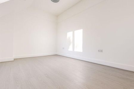 3 bedroom flat to rent - Photo 3