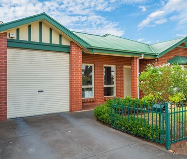 Neat Three Bedroom Courtyard - Photo 4