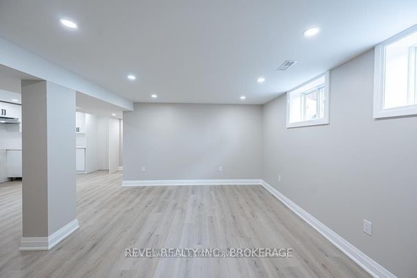 Detached Home For Lease | X8115760 - Photo 1