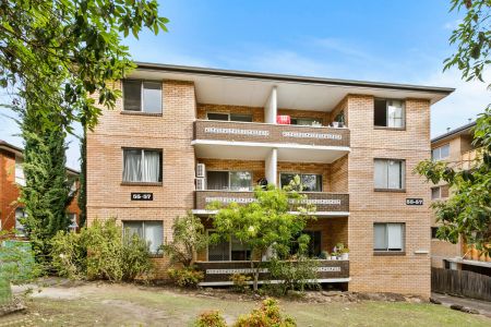 SPACIOUS THREE BEDROOOM UNIT AVAILABLE - Photo 5