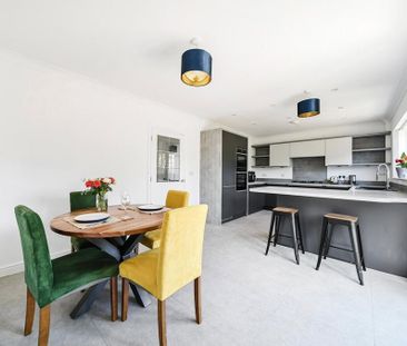 4 bedroom detached house to rent - Photo 3