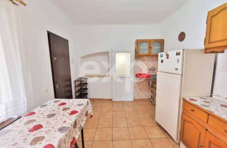 Garsonieră la casă de închiriat,str Lungă - Fotografie 2