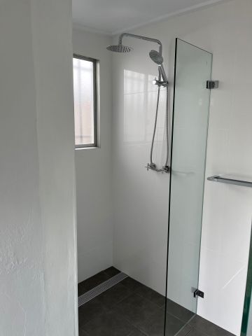 Charming 2-Bedroom House in the Heart of Erskineville - Photo 3