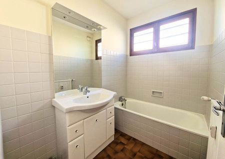 Location Appartement 3 pièces 81m² - Photo 4