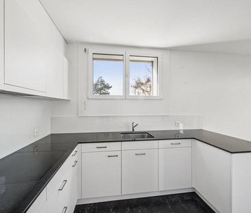 Schöne 4.5 Zimmerwohnung mit grossem Balkon in Allschwil - Photo 2