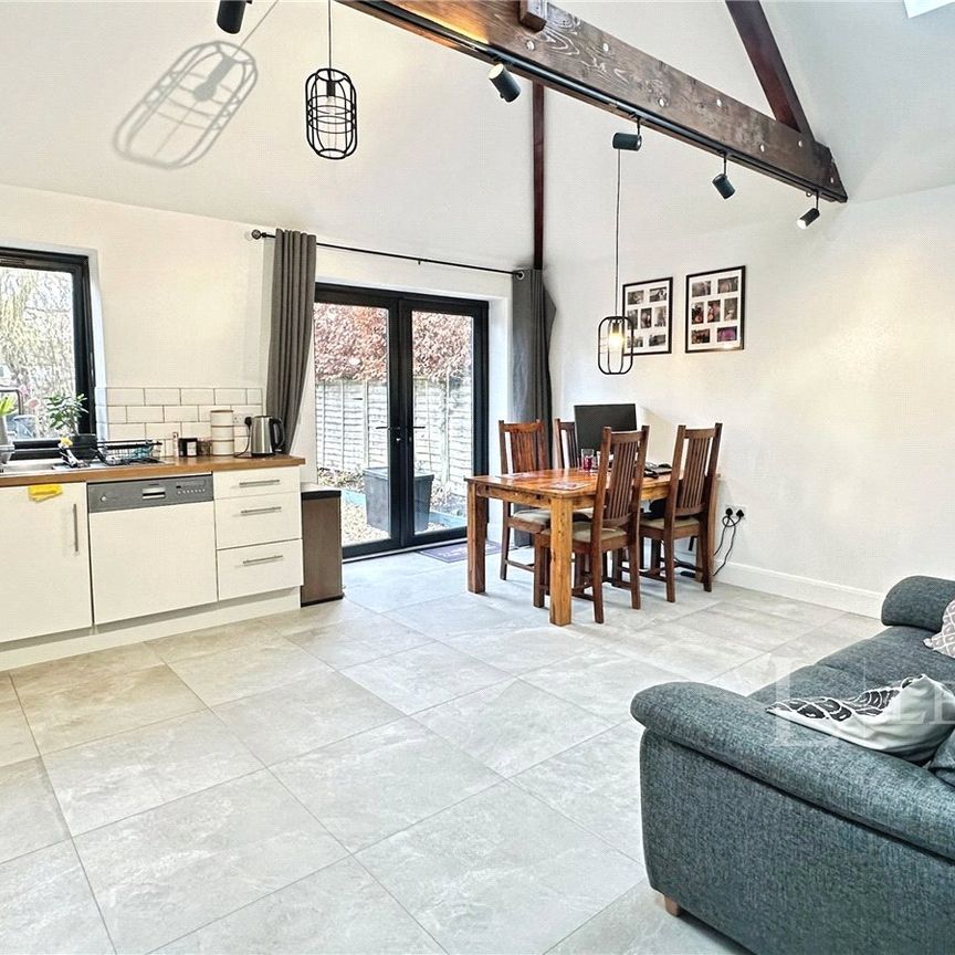 1 bedroom bungalow to rent Riverside Road, Luton, Bedfordshire, LU3 - Photo 1