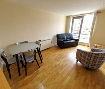 2 bedroom flat to rent - Photo 2