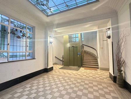 Historischer Charme trifft moderne Eleganz - Stilvolle Altbauwohnung im Herzen des 4. Bezirks - Photo 2