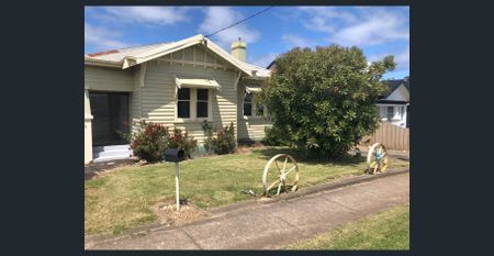 Central 2 Bedroom Home! - Photo 4