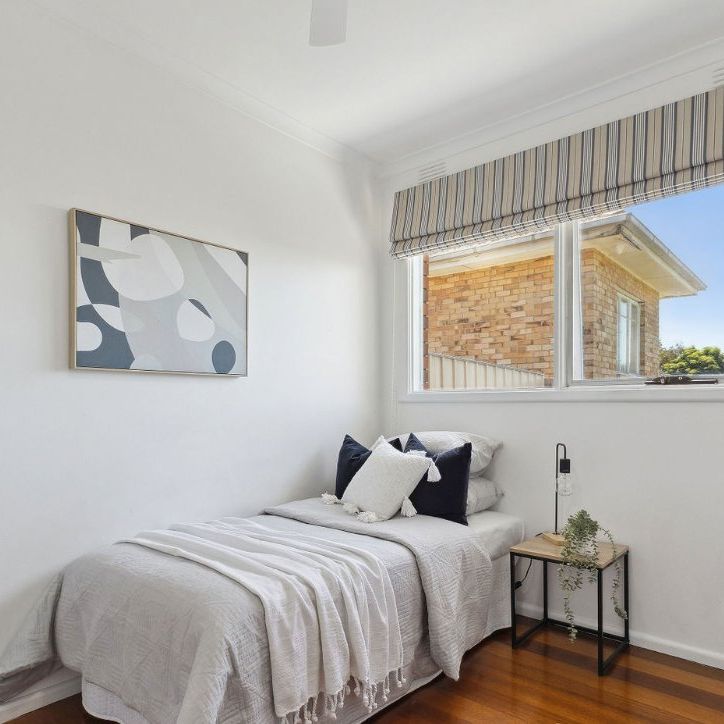 Impeccably Presented 2-Bedroom Unit in Sought-After Glen Waverley - Photo 1