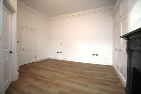 Cross & Pillory Lane, Alton, Hampshire, GU34 - Photo 5