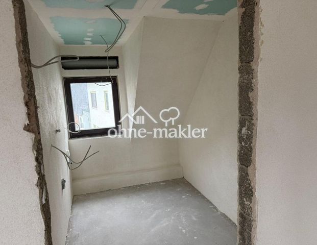 Erstbezug nach Kernsanierung: 4ZKB Dachgeschosswohnung mit gehobener Innenausstattung und Stellplatz - Photo 1