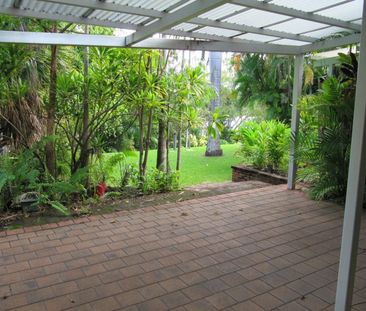 PRIME LOCATION! WALK TO CAFES, MARKETS & THE SAILING CLUB - Photo 2