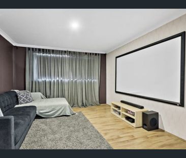 SPACIOUS 3x2 COASTAL HOME WITH THEATRE, STUDY NOOK & DUCTED AIRCON! - Photo 1