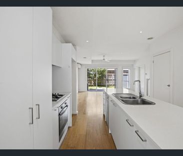 Stylish & Well-Appointed 3-Bedroom Low-Maintenance Home - Photo 5