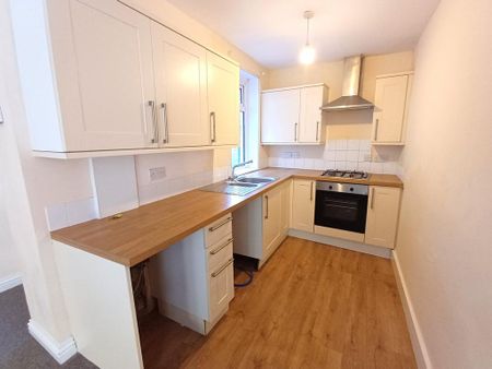 2 bedroom end of terrace house to rent - Photo 4