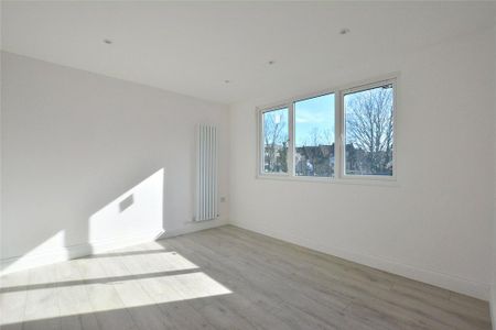 4 bedroom terraced house to rent - Photo 3