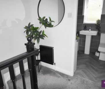 2 bed Semi-Detached - To Let - Photo 5