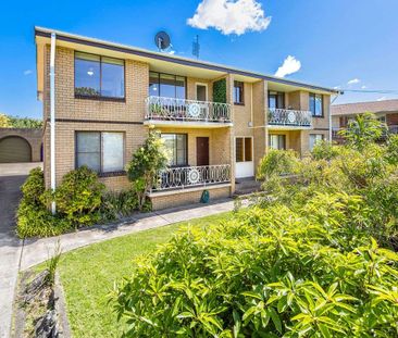 Stylish Top Floor Apartment - Photo 5