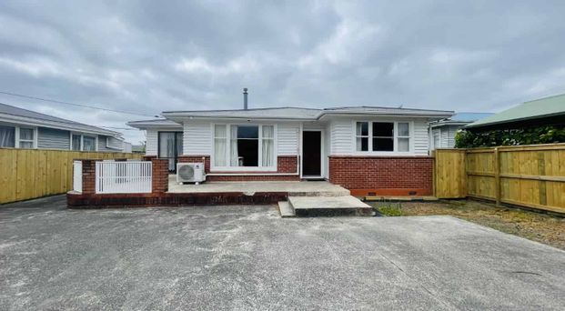 39 Archibald Road, Kelston - Photo 1