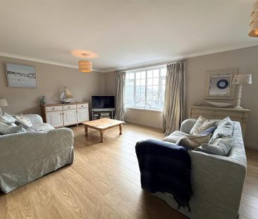4 bedroom terraced house to rent - Photo 1
