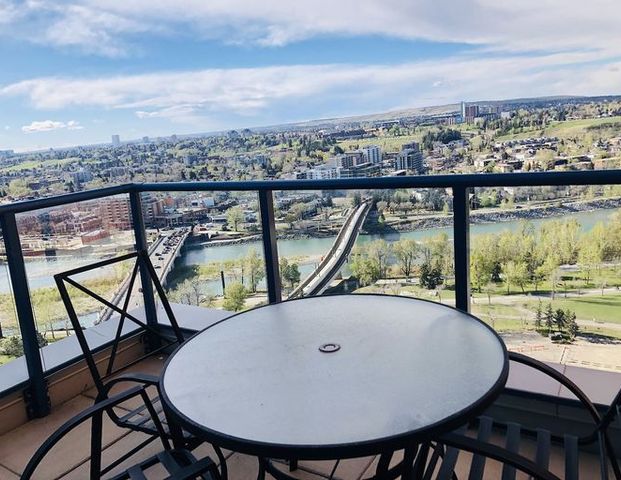 Amazing view with supersize balcony 1+den suite | 2501 - 910 5th Ave SW, Calgary - Photo 1