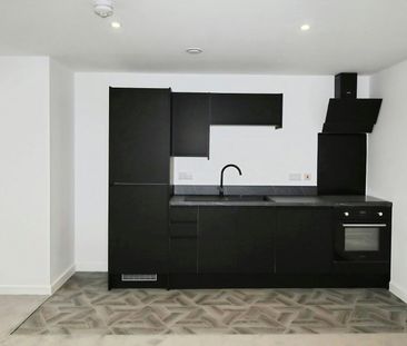 Flat to rent on - Photo 2