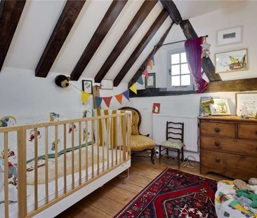 A delightful wing of a converted former Vicarage in an elevated and... - Photo 2