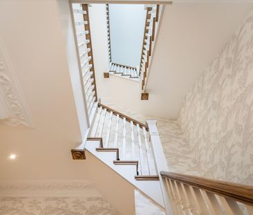 *SHORT LET*<br />Available to let now is this beautifully refurbished townhouse located in a gated development in Winkfield. - Photo 5