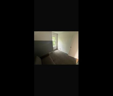 2 Bed Flat, Napier Road, LU1 - Photo 2