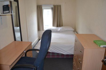 4 bedroom flat to rent - Photo 3