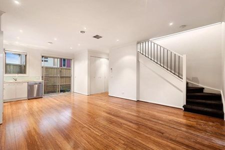 129 Martins Lane, Viewbank VIC 3084 - Photo 3