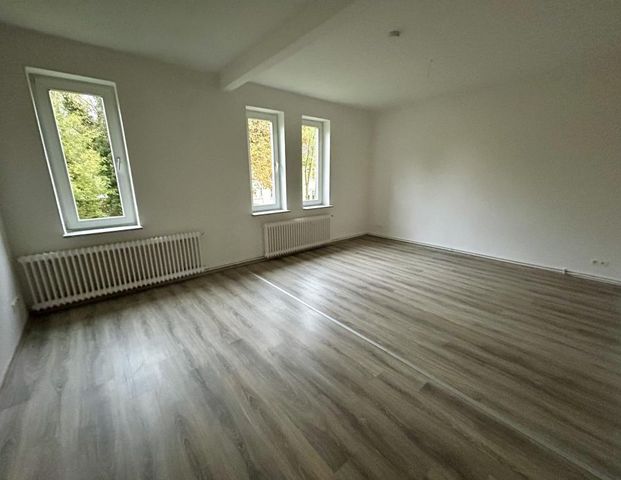 Mitarbeiterwohnungen gesucht? Großzügige 3-Zimmer Wohnung im schönen Fedderwardergroden! - Foto 1