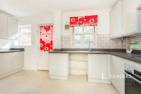 4 bedroom town house to rent Ravensworth Gardens, CB1 - Photo 5