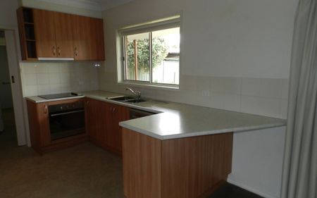 Neat & Tidy Home in South Shepparton! - Photo 4