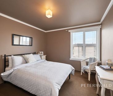 Beautifully maintained apartment with stunning water and mountain v... - Photo 6