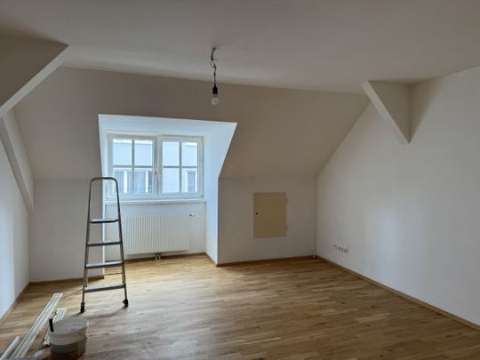 Helle 2-Zimmer Dachgeschosswohnung in Krems-Zentrum - Foto 1
