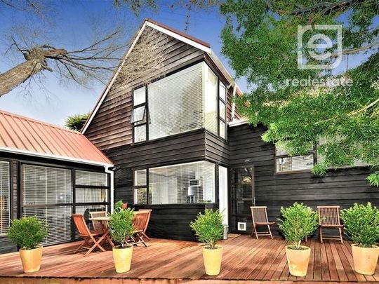 Spacious and sunny house in heart of Hillcrest - Photo 1