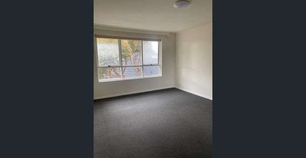 Spacious Apartment! - Photo 1