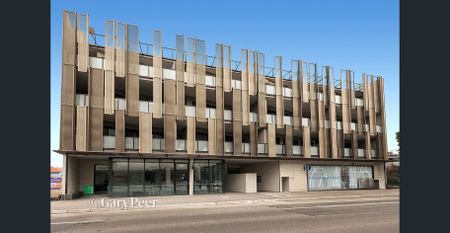 Modern comfort in the heart of Carnegie - Photo 3