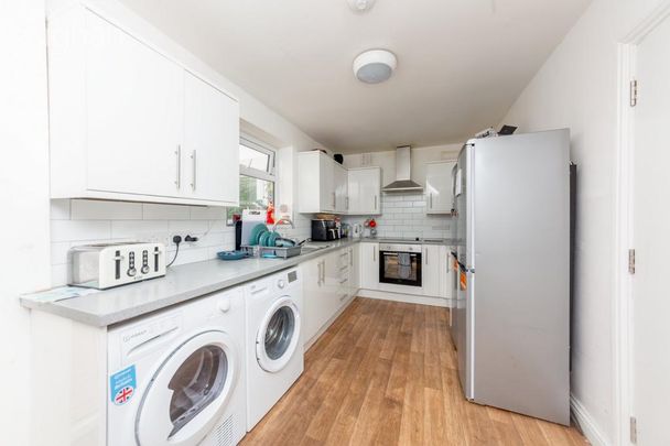 5 bedroom semi-detached house to rent - Photo 1