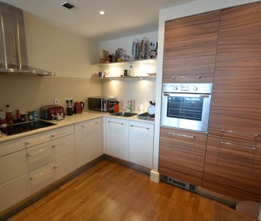 Vega House, Celestia, Cardiff Bay - Photo 3