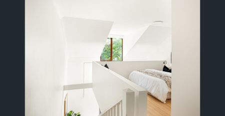 Terrace-Style Loft Apartment in Leafy 'Kensington Mews' - Photo 4