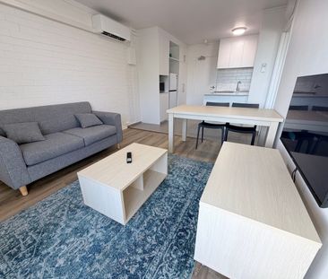 Furnished Modernised ONE Bedroom Apartments with 1 Car bay - Photo 1