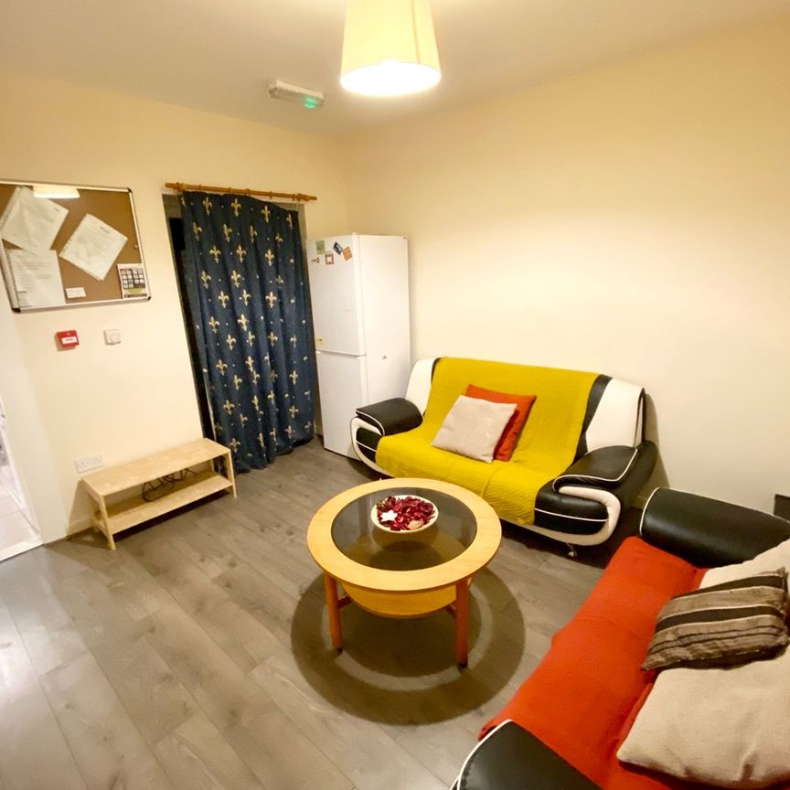 6 Bed Terraced House, Hatherley Road, RG1 - Photo 1