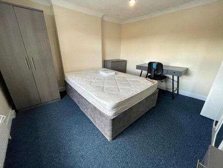 5 bedroom detached house to rent - Photo 5