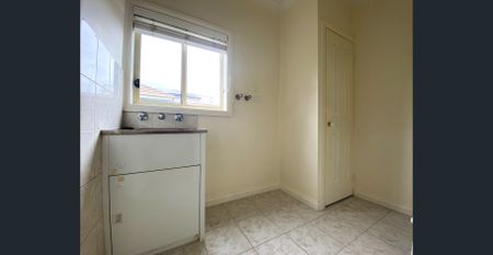 FOUR BEDROOM TOWNHOUSE IN THE MCKINNON SCHOOL ZONE! | FLARE REAL ESTATE - Photo 4