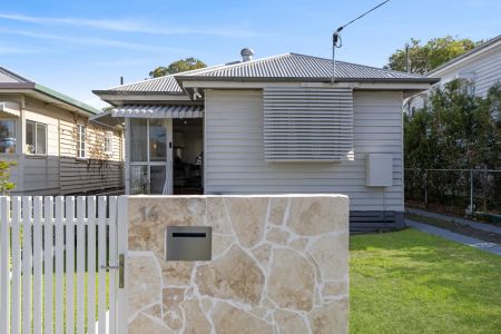 Fully renovated home in ideal location - Photo 5